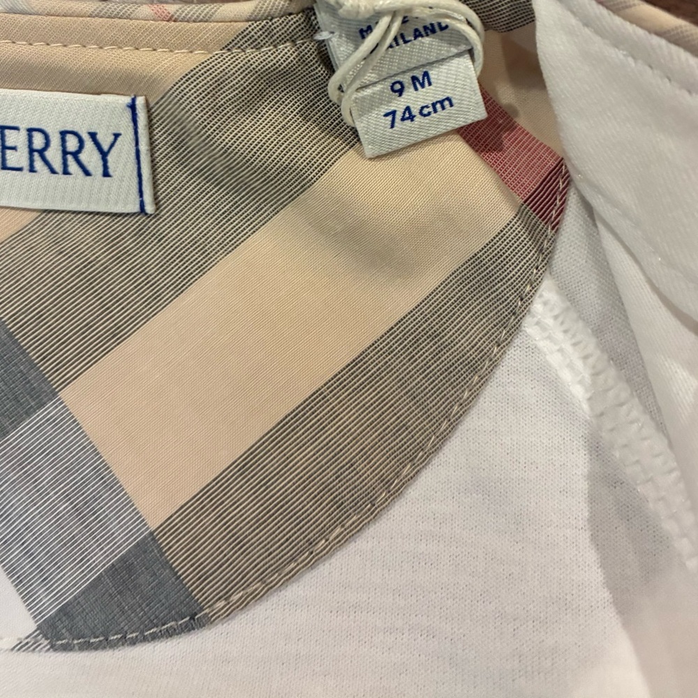 NWT- Burberry Bodysuit & Check Bandana Bib Set - Picture 9 of 15
